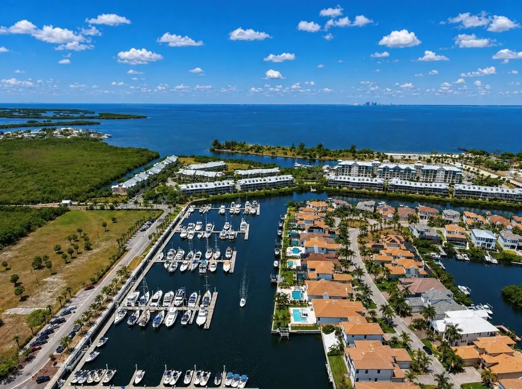 3016 Christophers Watch Lane Ruskin FL 33570