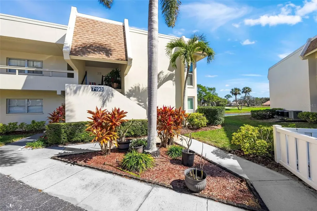 7193 W Country Club Drive N Sarasota FL 34243