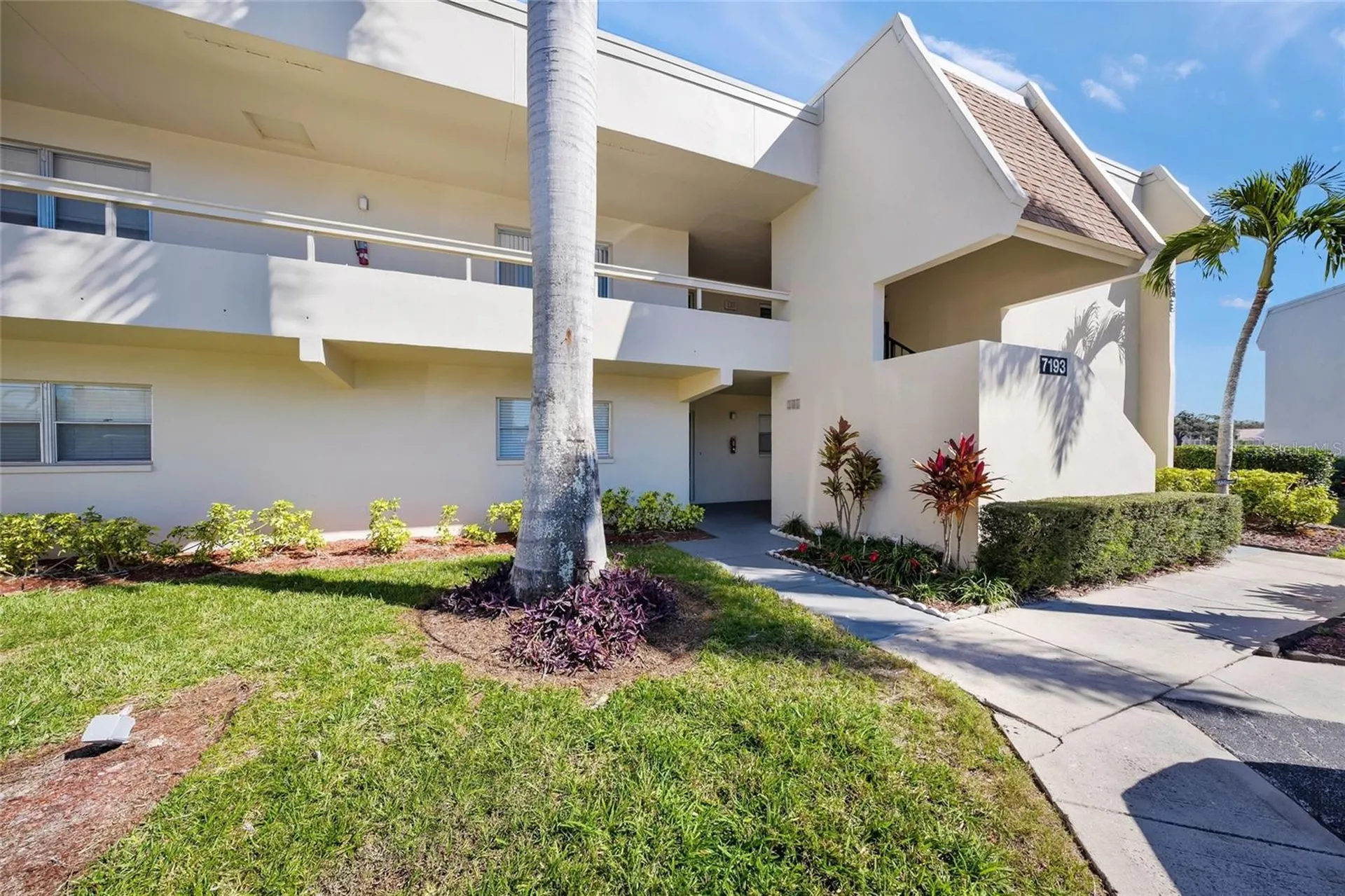 7193 W Country Club Drive N Sarasota FL 34243