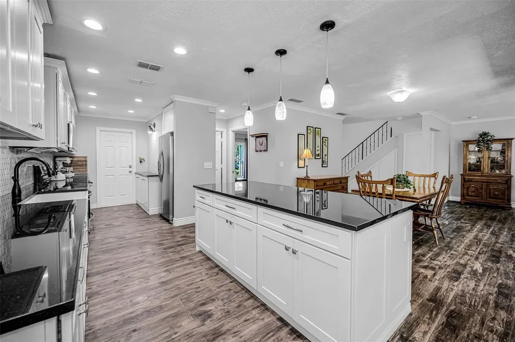 932 Myakka Court NE St Petersburg FL 33702