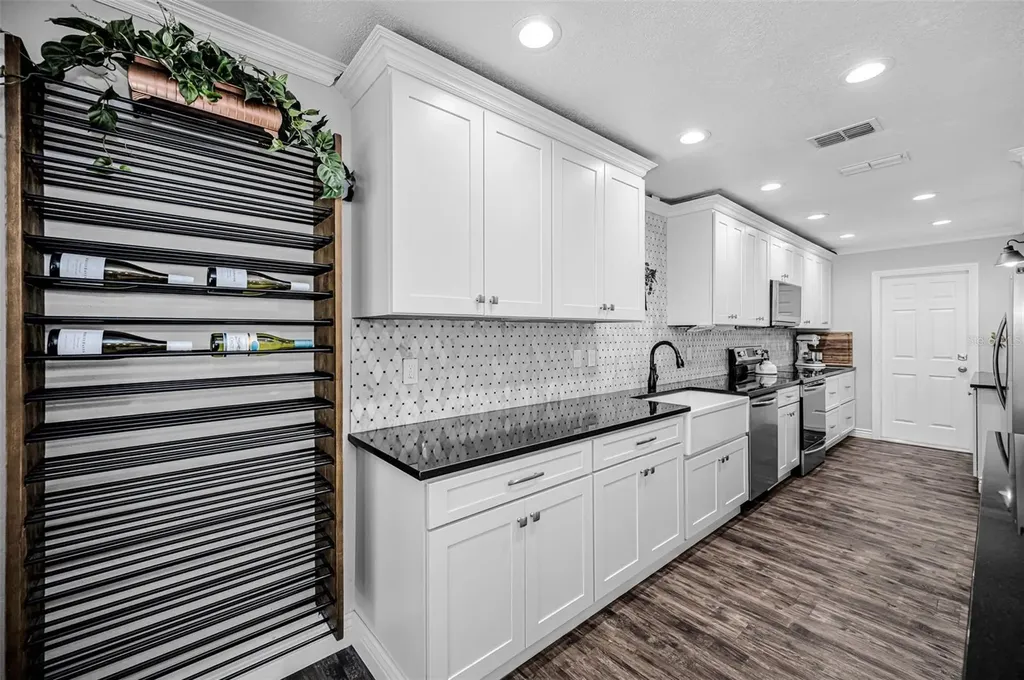 932 Myakka Court NE St Petersburg FL 33702