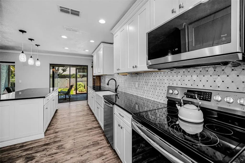 932 Myakka Court NE St Petersburg FL 33702