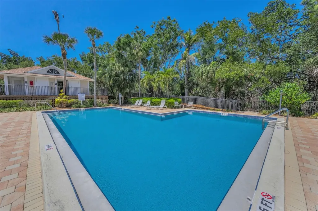 932 Myakka Court NE St Petersburg FL 33702
