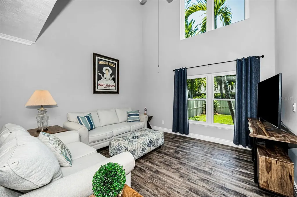 932 Myakka Court NE St Petersburg FL 33702