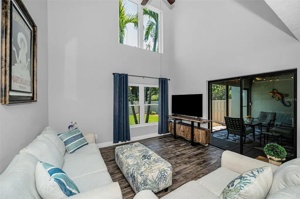 932 Myakka Court NE St Petersburg FL 33702