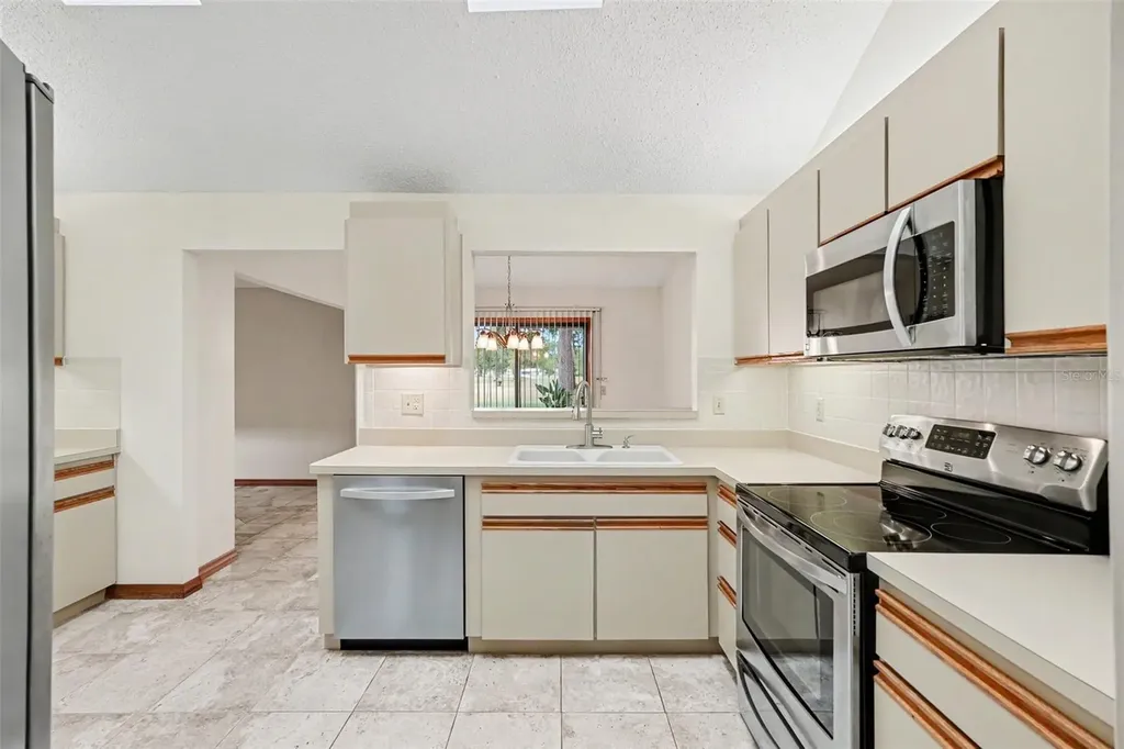 34334 Whispering Oaks Boulevard Dade City FL 33523