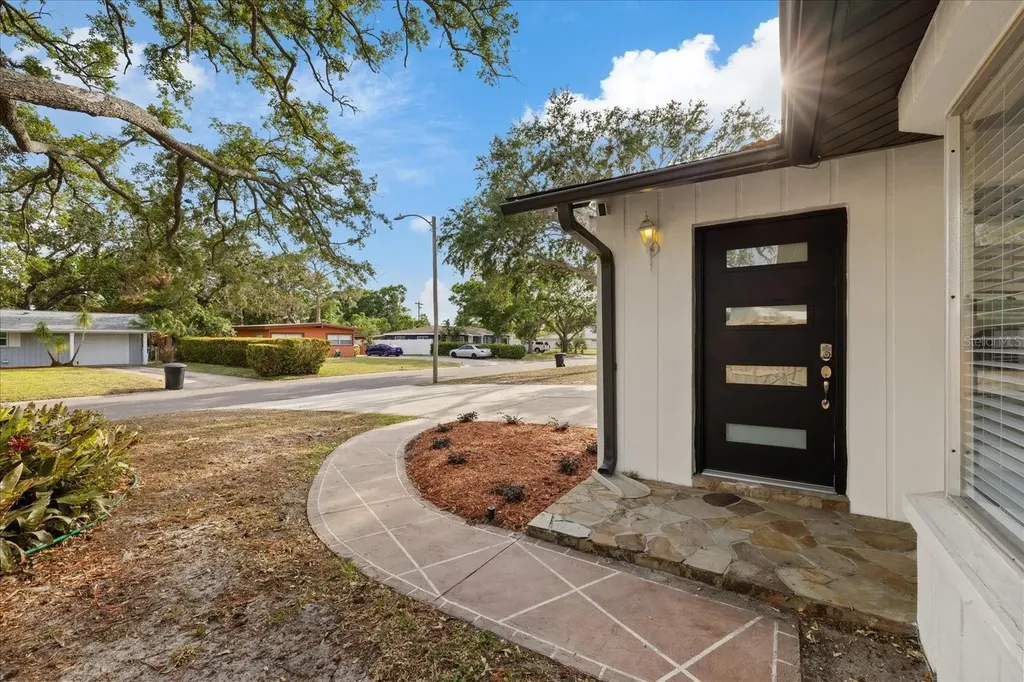 2461 69th Avenue S St Petersburg FL 33712