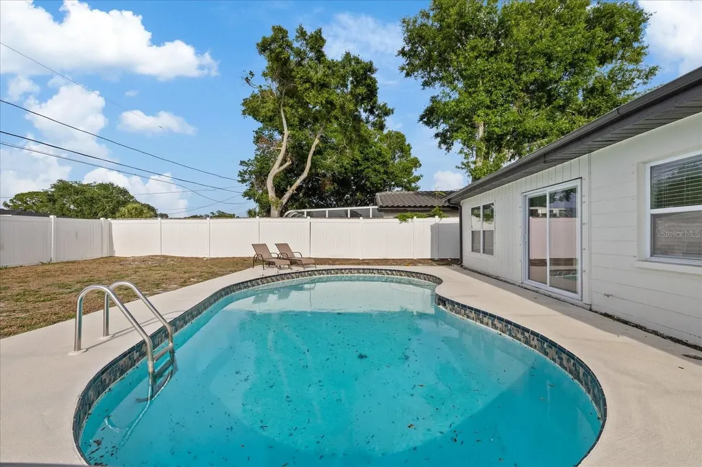 2461 69th Avenue S St Petersburg FL 33712