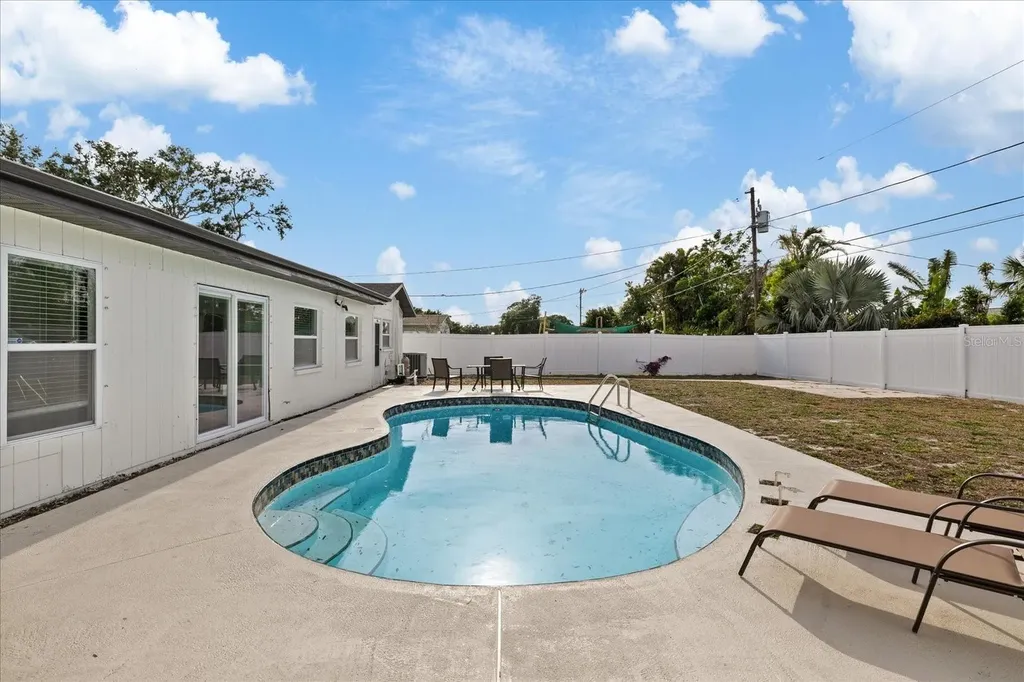 2461 69th Avenue S St Petersburg FL 33712