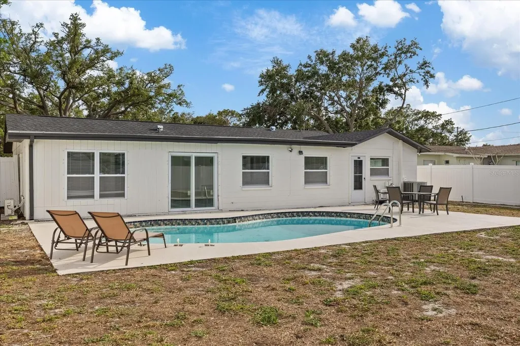 2461 69th Avenue S St Petersburg FL 33712