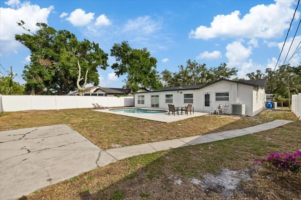 2461 69th Avenue S St Petersburg FL 33712