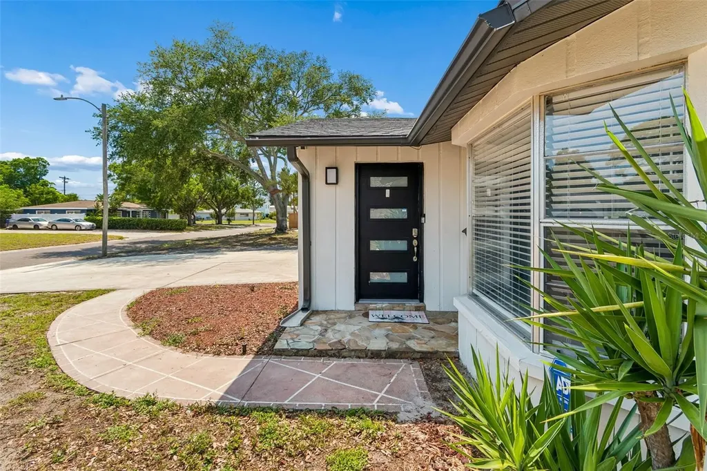 2461 69th Avenue S St Petersburg FL 33712