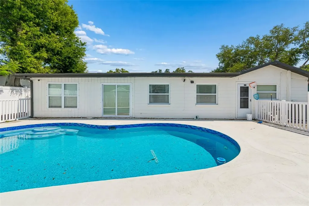 2461 69th Avenue S St Petersburg FL 33712