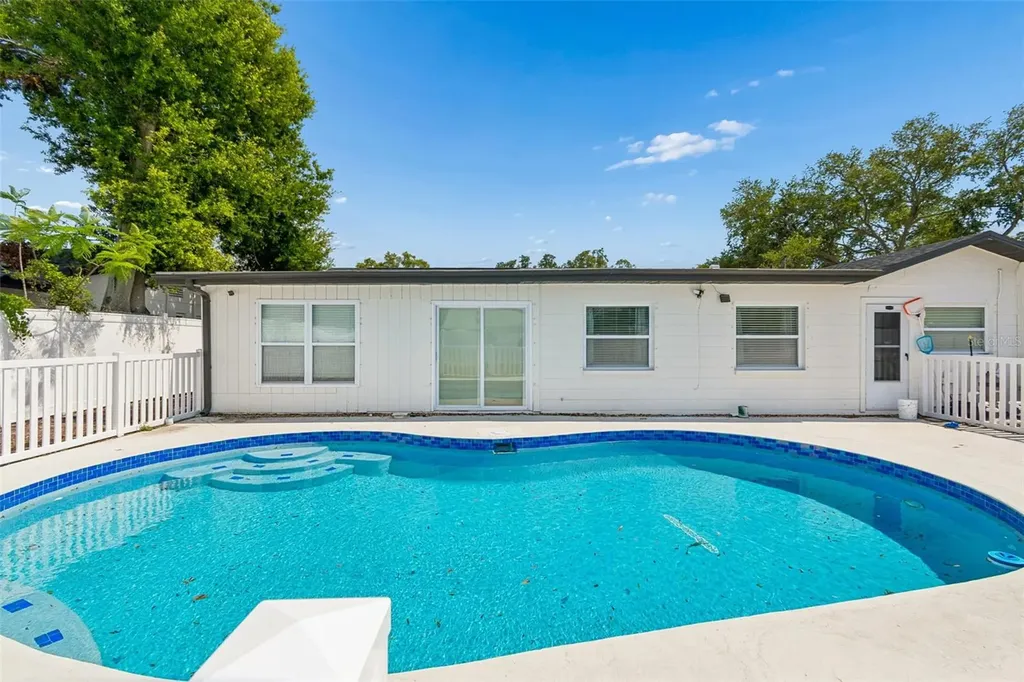 2461 69th Avenue S St Petersburg FL 33712