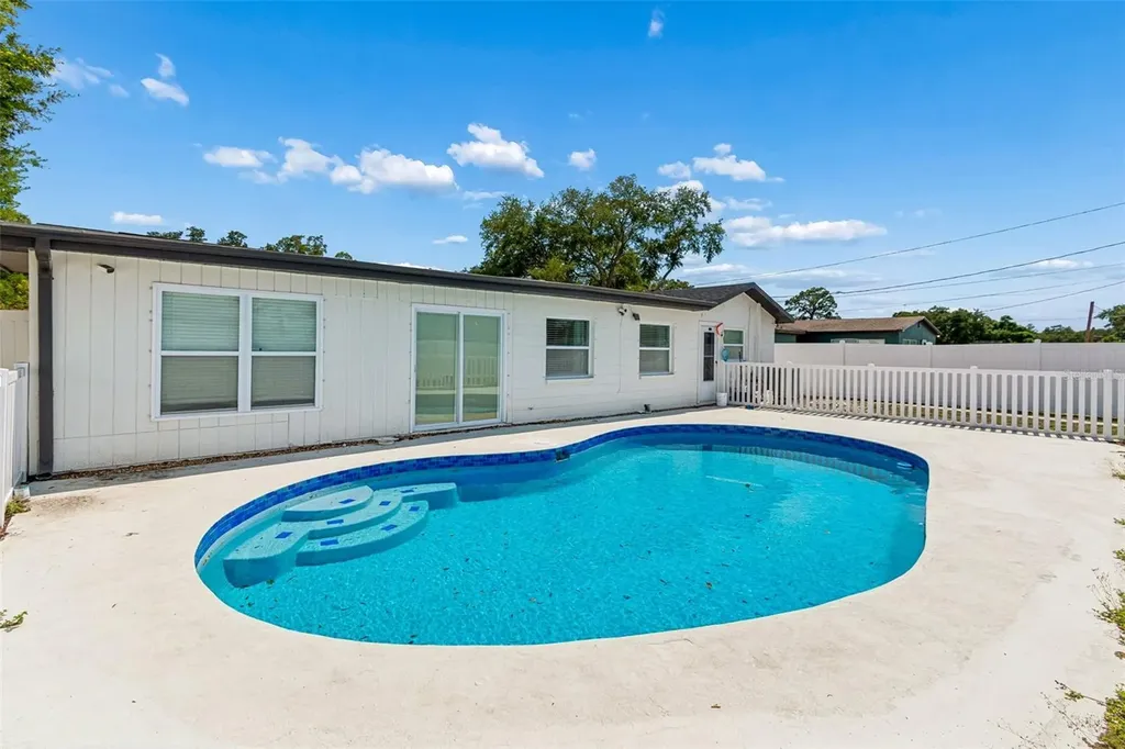 2461 69th Avenue S St Petersburg FL 33712