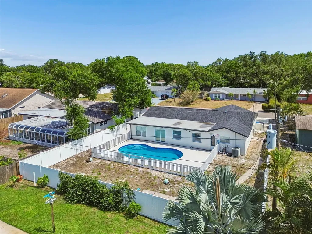 2461 69th Avenue S St Petersburg FL 33712