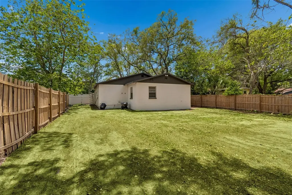 1105 W Yukon Street Tampa FL 33604