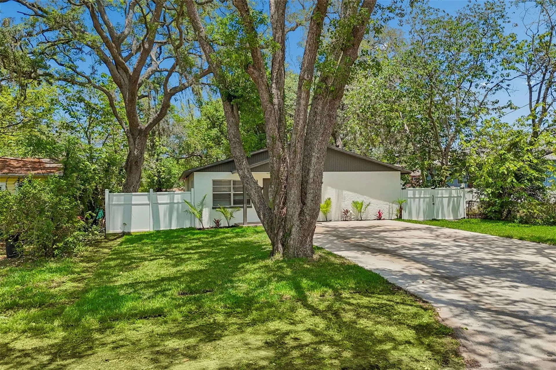 1105 W Yukon Street Tampa FL 33604