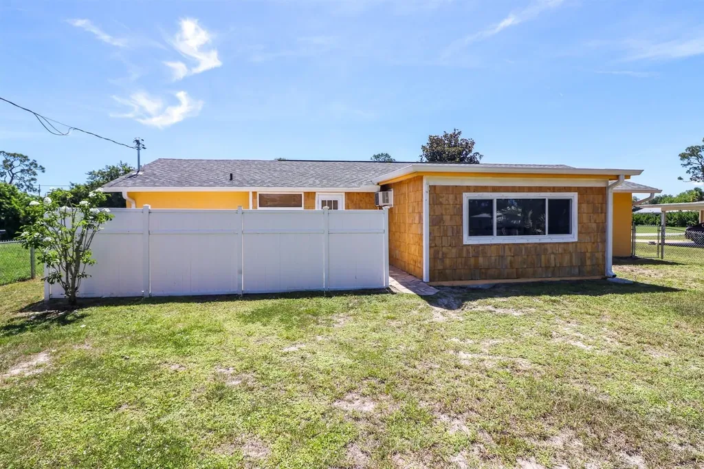 582 Ridgewood Street NW Port Charlotte FL 33952