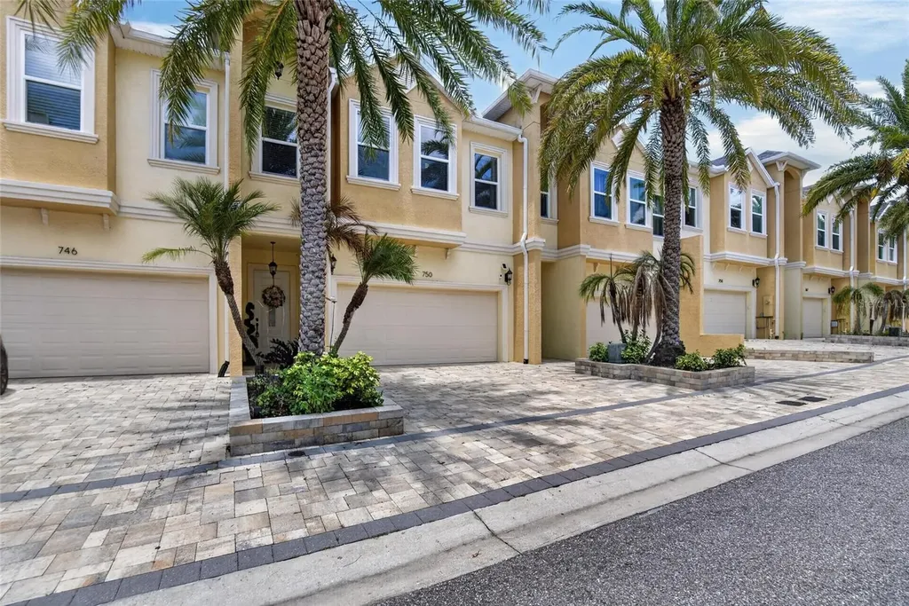 750 Grand Cypress Lane Tarpon Springs FL 34689