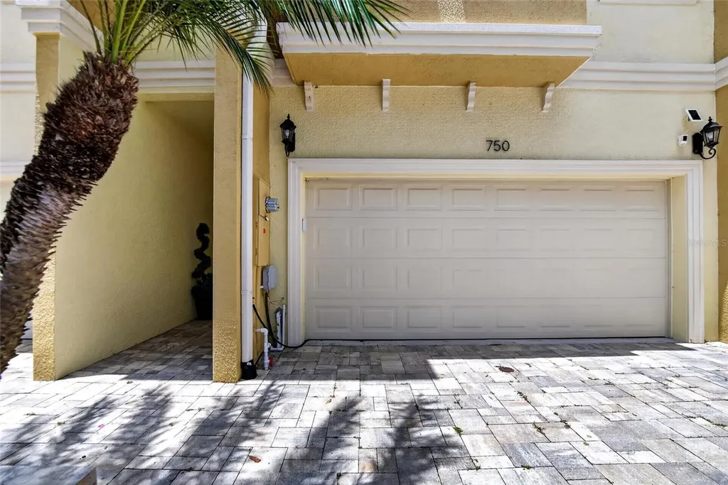 750 Grand Cypress Lane Tarpon Springs FL 34689