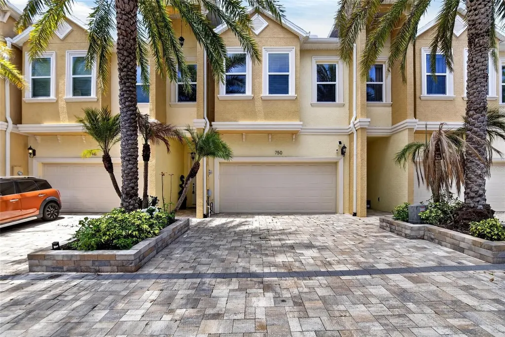 750 Grand Cypress Lane Tarpon Springs FL 34689