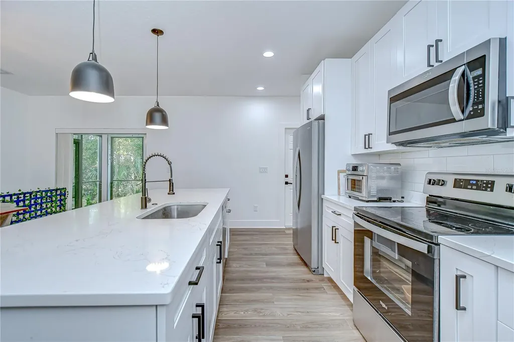 1051 44th Street S St Petersburg FL 33711