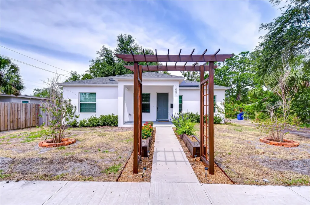 1051 44th Street S St Petersburg FL 33711