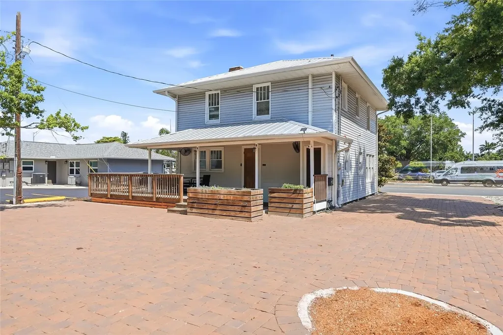 2423 Manatee Avenue W Bradenton FL 34205