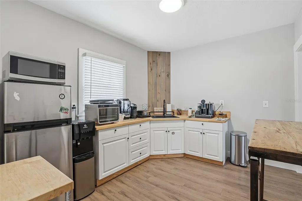 2423 Manatee Avenue W Bradenton FL 34205