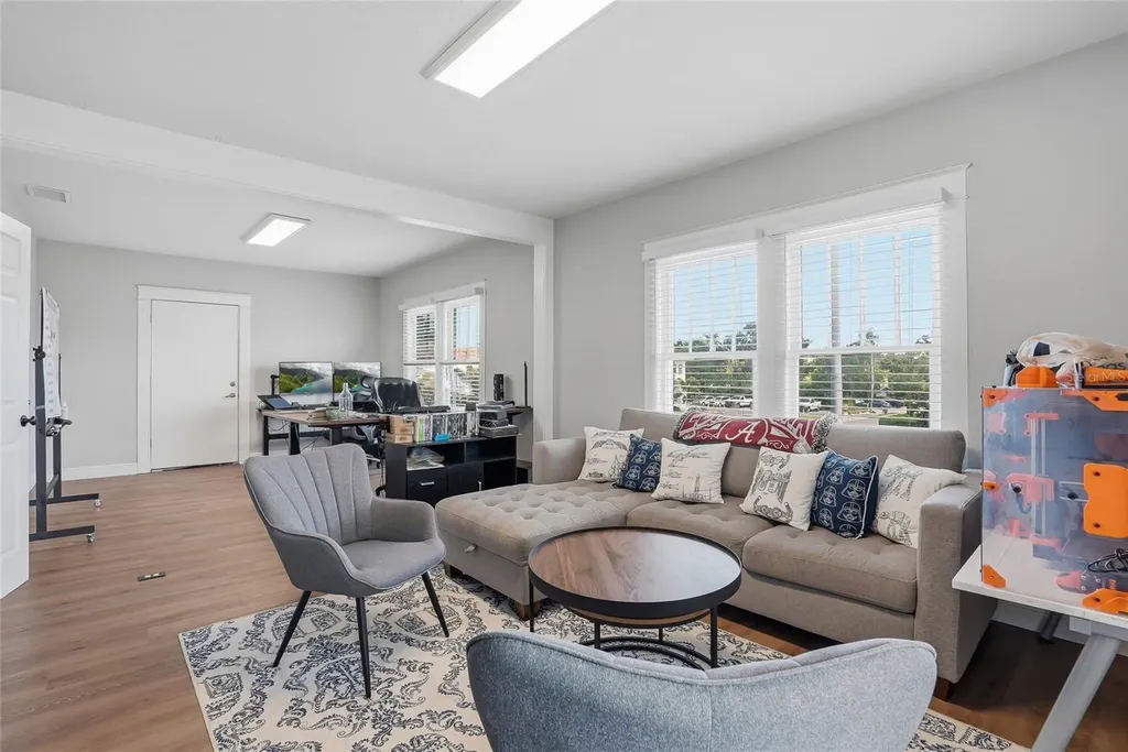 2423 Manatee Avenue W Bradenton FL 34205