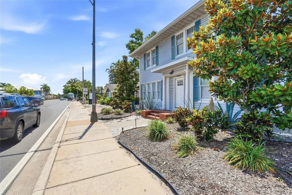 2423 Manatee Avenue W Bradenton FL 34205