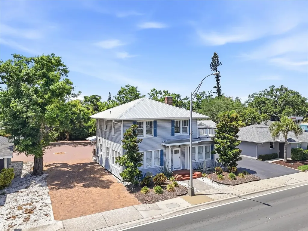 2423 Manatee Avenue W Bradenton FL 34205