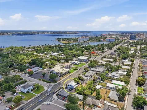 2423 Manatee Avenue W Bradenton FL 34205