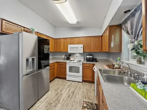 38932 Central Avenue Zephyrhills FL 33540