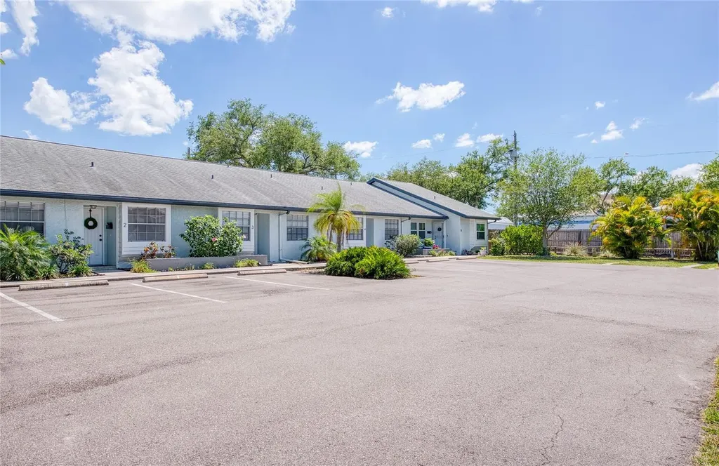 366 47th Avenue N St Petersburg FL 33703