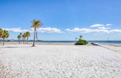 366 47th Avenue N St Petersburg FL 33703