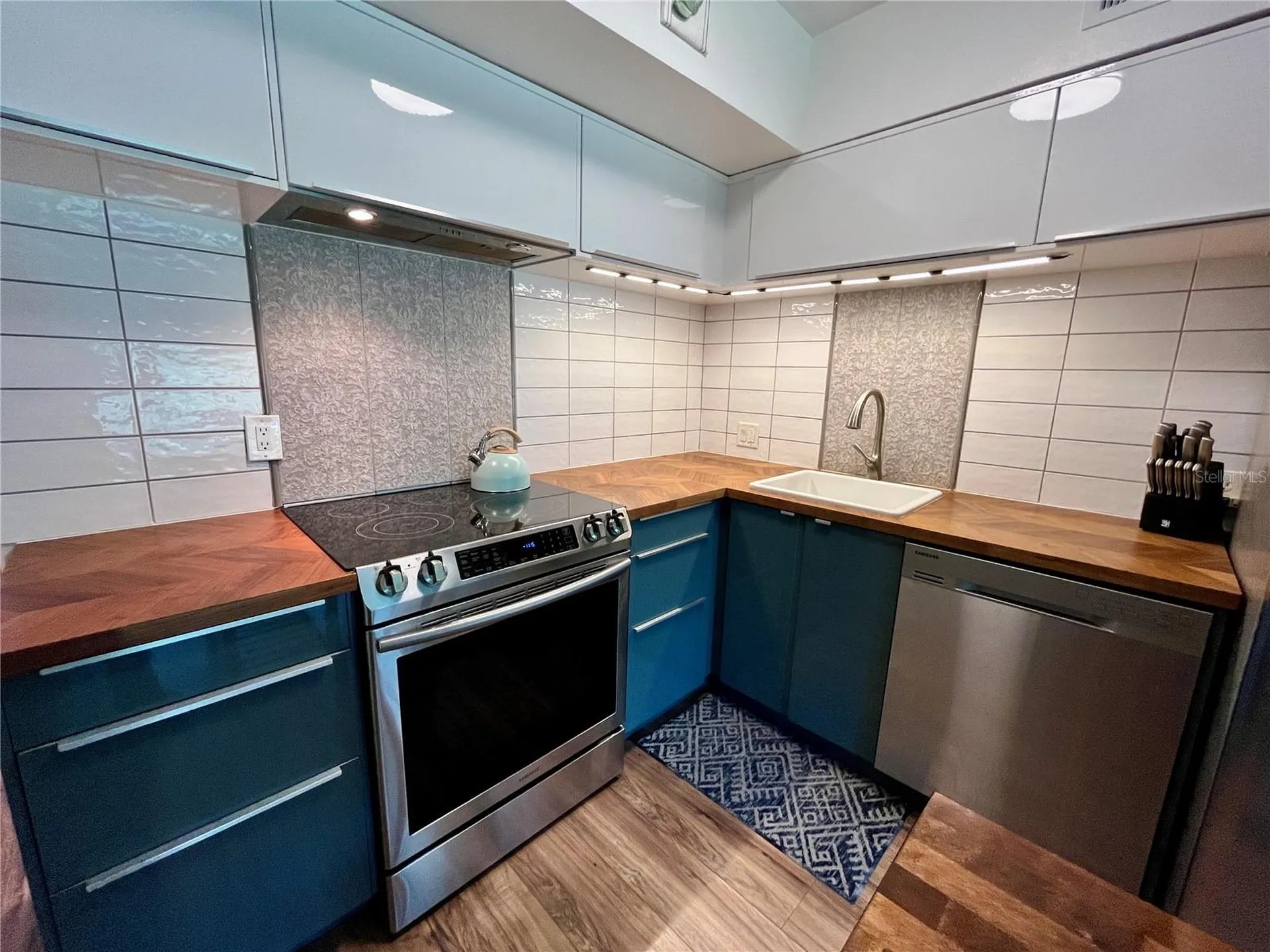 2021 Australia Way W Clearwater FL 33763