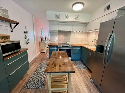 2021 Australia Way W Clearwater FL 33763