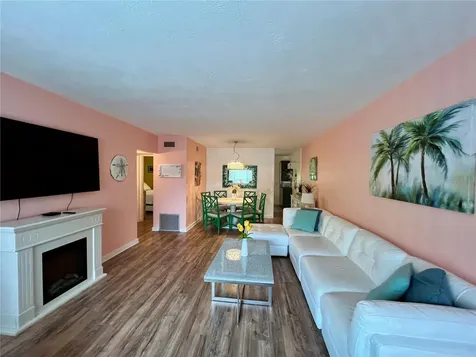 2021 Australia Way W Clearwater FL 33763