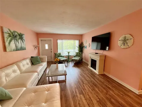 2021 Australia Way W Clearwater FL 33763
