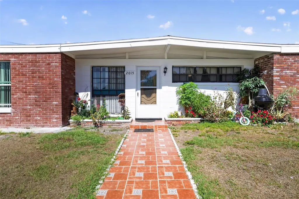 2015 Clarice Circle Tampa FL 33619