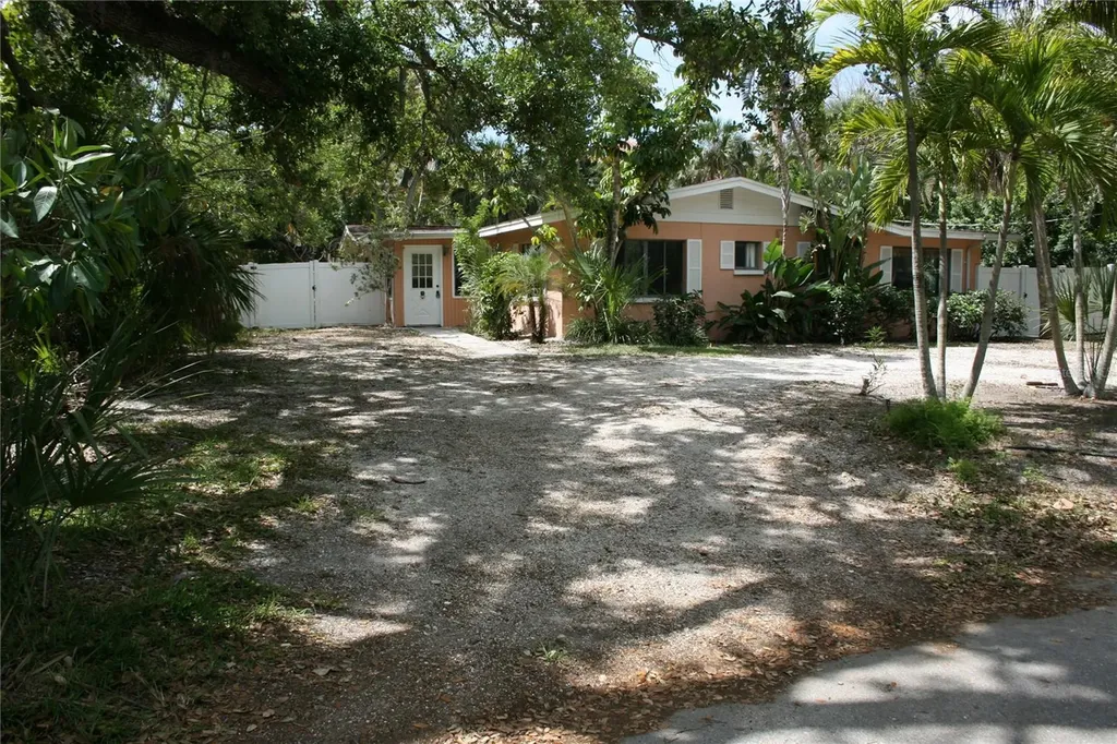 144 Garden Lane Sarasota FL 34242