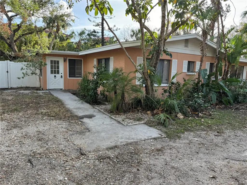 144 Garden Lane Sarasota FL 34242