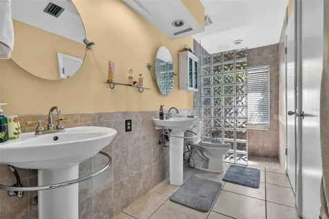 11310 Linarbor Place Tampa FL 33617