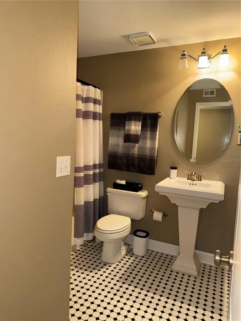 2053 Dixie Belle Drive Orlando FL 32812