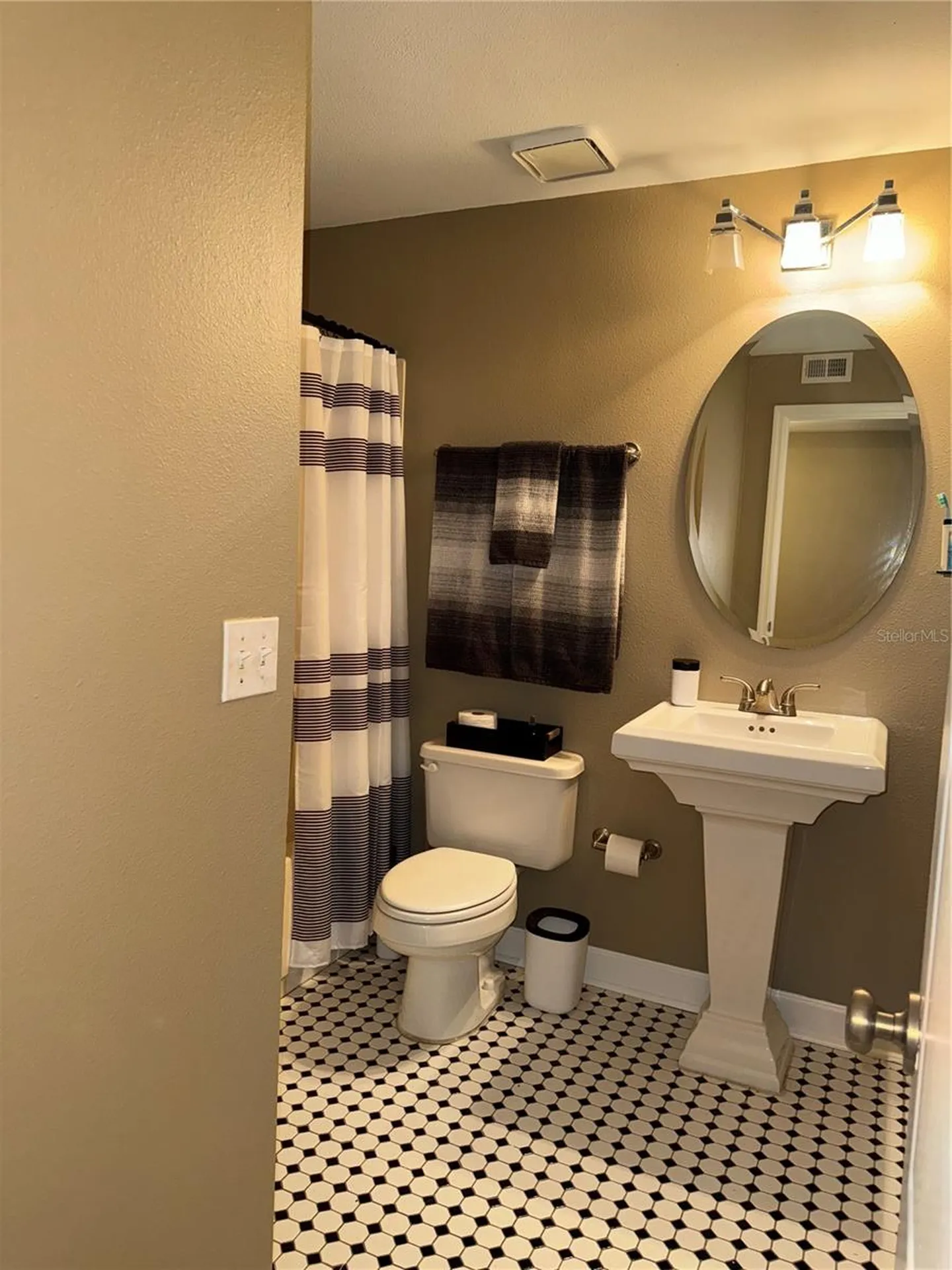 2053 Dixie Belle Drive Orlando FL 32812