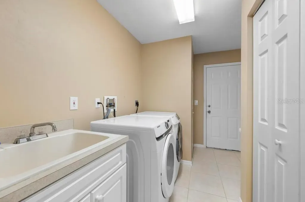 3801 Wayward Ave. Avenue North Port FL 34286