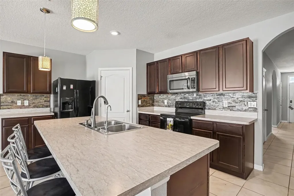 911 Waterville Drive Auburndale FL 33823