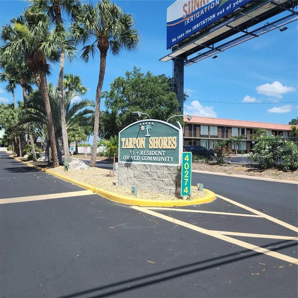 130 Melody Lane Tarpon Springs FL 34689